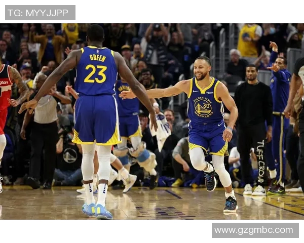 德雷蒙德格林如何在NBA赛场上展现全能防守与领导力